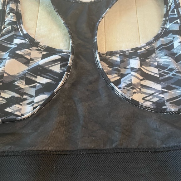 Victoria Sport Black and White Geometric Sports Bra Large - Picture 7 of 7